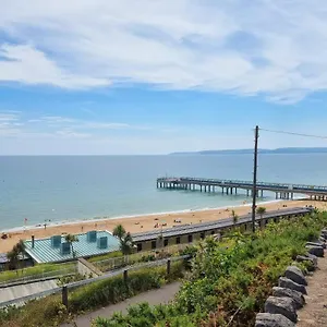 Centrally Located Boscombe Apart With Parking Apartment